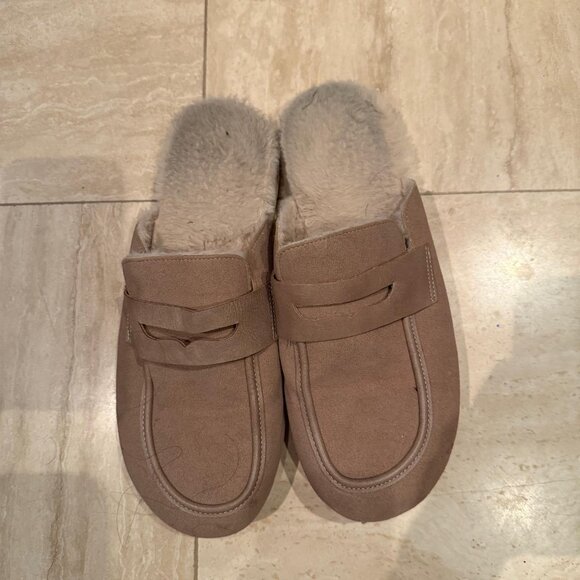 Cozy Tan Slippers with Faux Fur Lining - Picture 3 of 3